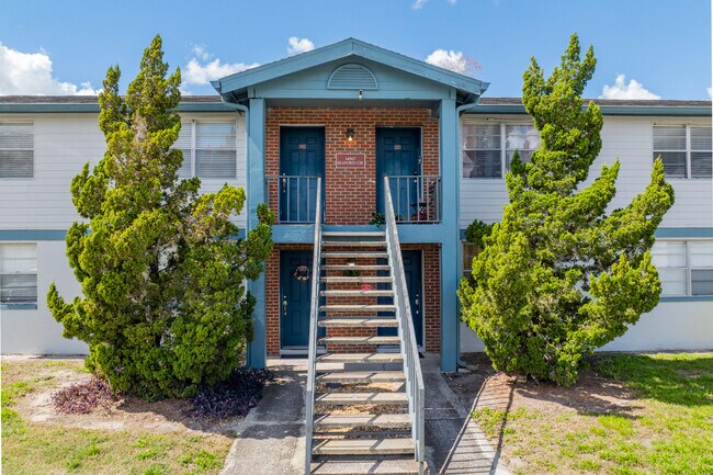 Serenity Lake Apartments in Tampa, FL - Foto de edificio - Building Photo