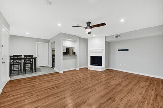 250 El Dorado Blvd in Webster, TX - Building Photo - Building Photo