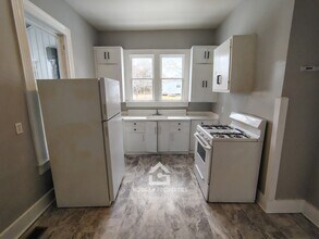 903 College Dr, Unit 1 in Anderson, IN - Building Photo - Building Photo