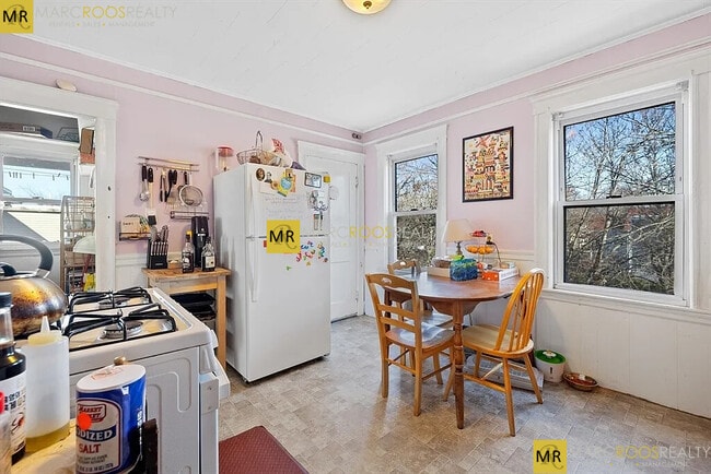 361 Washington St, Unit 3 in Somerville, MA - Foto de edificio - Building Photo