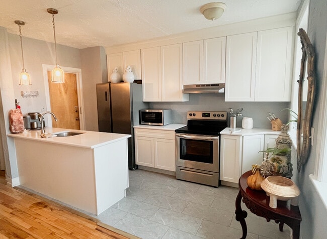 19 Leroy Pl, Unit 2C