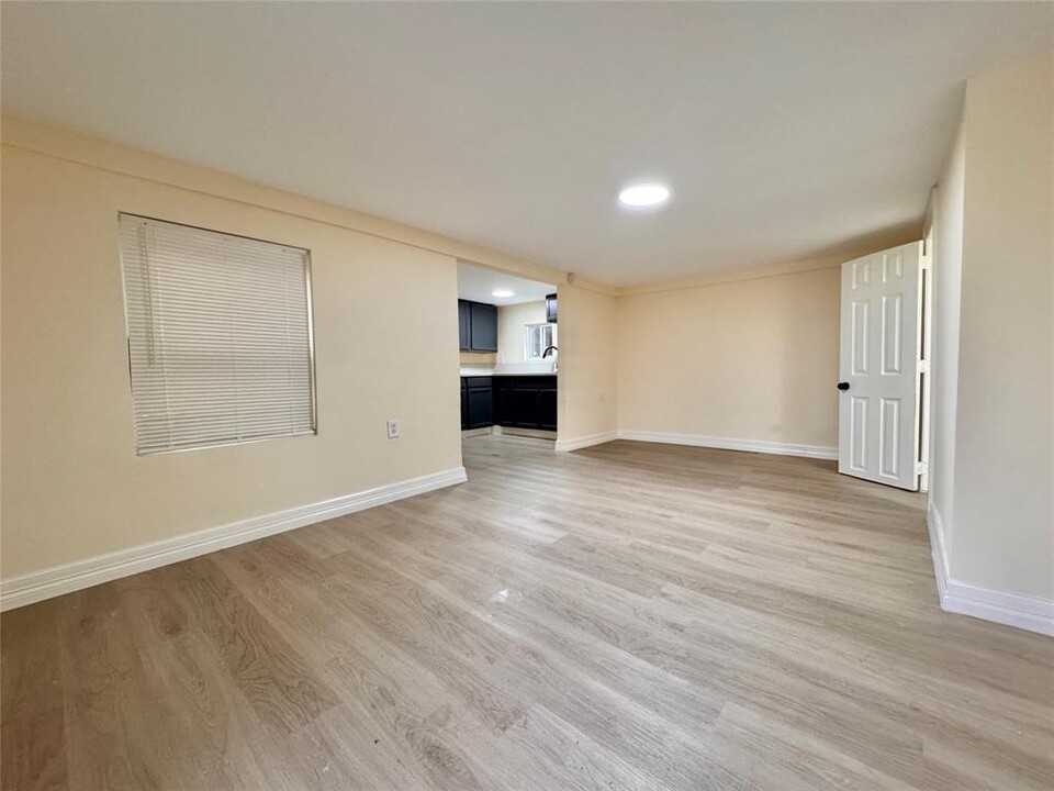 27 Norwood St in Houston, TX - Building Photo