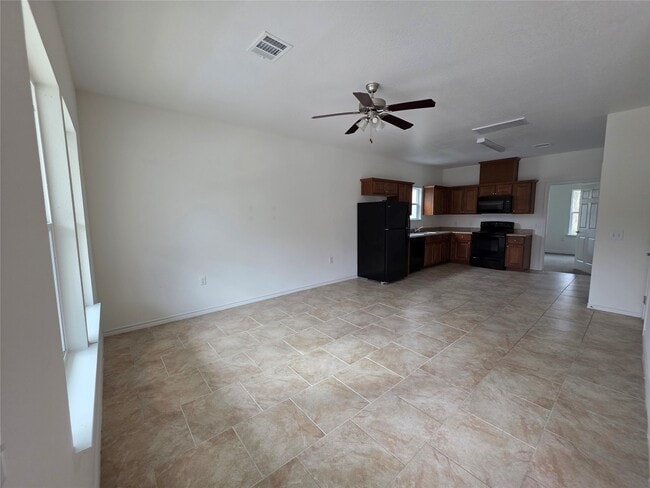 6110 White Oak Dr in Hitchcock, TX - Building Photo - Building Photo