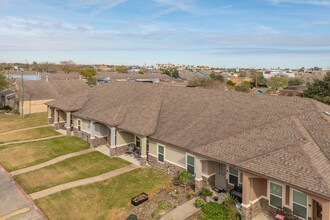 Greenway Townhomes in Corpus Christi, TX - Building Photo - Building Photo