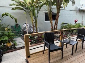 2452 Taylor St in Hollywood, FL - Building Photo