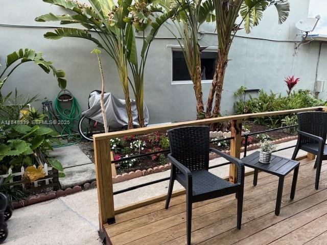 2452 Taylor St in Hollywood, FL - Building Photo