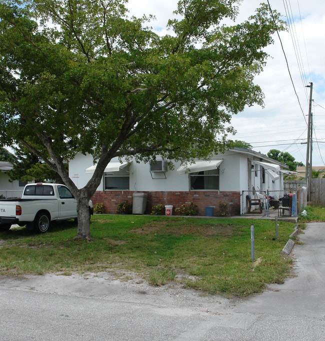 1809-1813 Gardenia Rd in Fort Lauderdale, FL - Building Photo - Building Photo