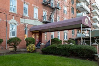 360 Ocean Pky in Brooklyn, NY - Foto de edificio - Building Photo