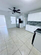 26 E 48th St-Unit -26 in Hialeah, FL - Building Photo - Building Photo