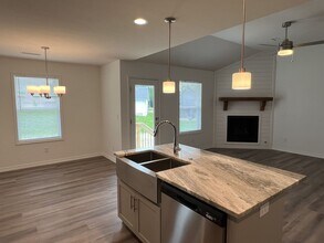 657 S Pinewood Ln in Nixa, MO - Building Photo - Building Photo
