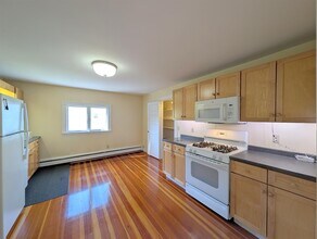 41 Bay State Ave in Somerville, MA - Foto de edificio - Building Photo