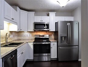 2630 Birchwood Ln in Oakdale, PA - Building Photo - Building Photo