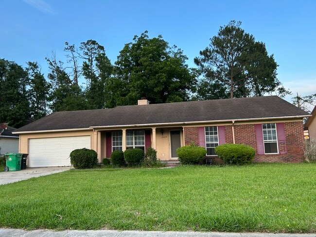 property at 2224 Pin Oak Cir