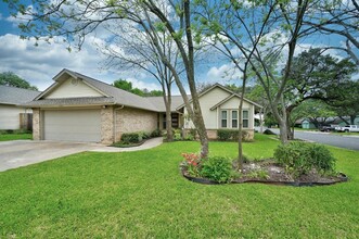 12201 Antoinette Pl in Austin, TX - Foto de edificio - Building Photo