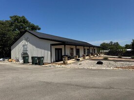 305 Rocking M Rd in Kyle, TX - Building Photo