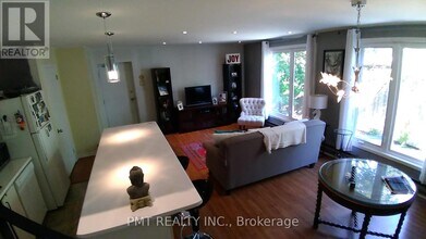 2064 Queen St E in Toronto, ON - Building Photo - Building Photo