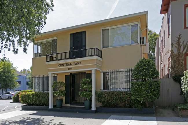 Central Park in Sacramento, CA - Foto de edificio - Building Photo