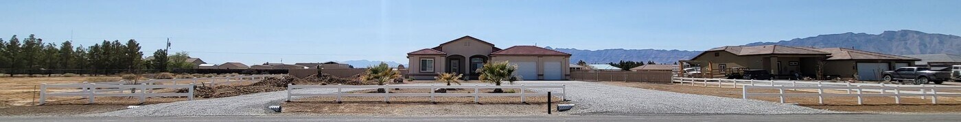 851 Huracan St in Pahrump, NV - Building Photo