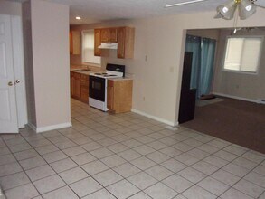 1536 Briarwood Cir in Cuyahoga Falls, OH - Building Photo - Building Photo