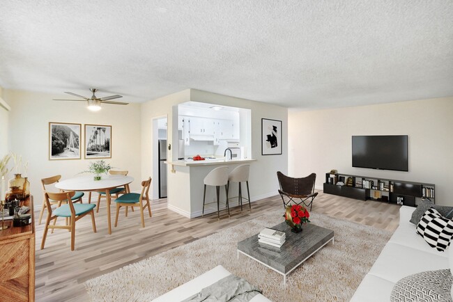 Dickens Apartments in Sherman Oaks, CA - Foto de edificio - Building Photo