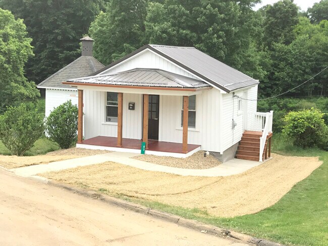 83 Prospect Ave in Franklin, PA - Building Photo - Building Photo