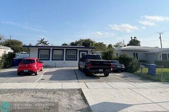 324 SW 22nd St in Fort Lauderdale, FL - Foto de edificio - Building Photo