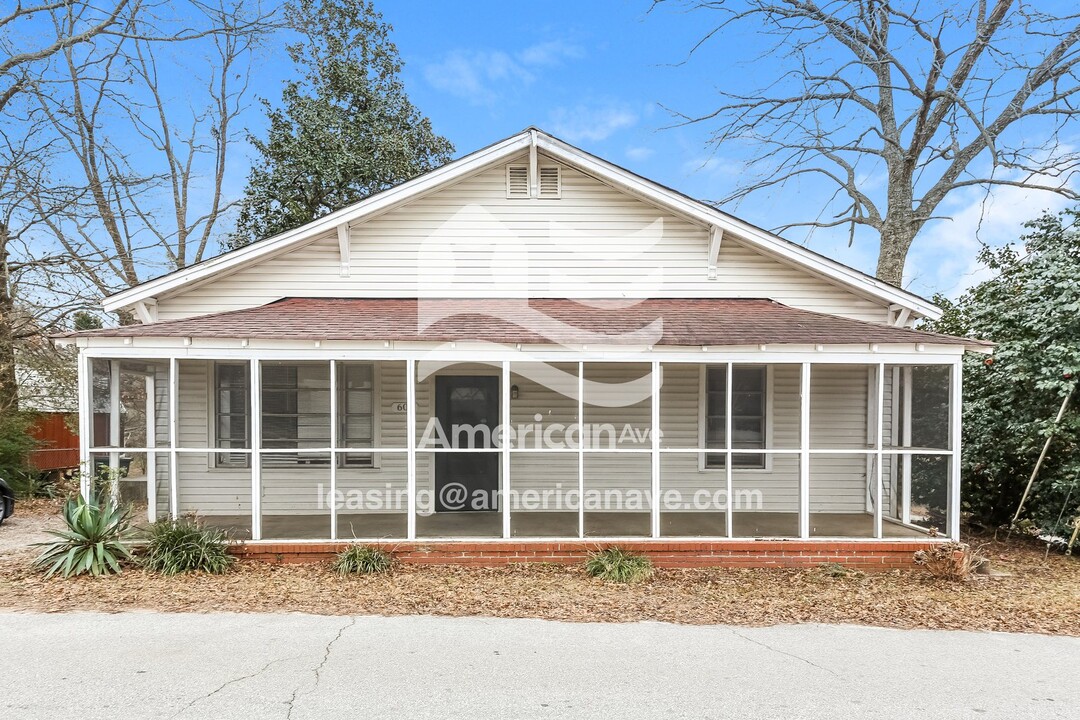 605 W 7th Ave in Easley, SC - Foto de edificio