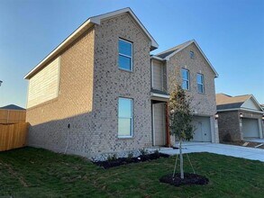 312 Lone Wolf Trl in Fort Worth, TX - Building Photo - Building Photo