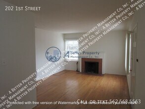 202 1st St in Seal Beach, CA - Building Photo - Building Photo