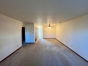 207 Eldon Ave in Cuba, MO - Building Photo - Building Photo