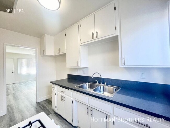 251 Loma Dr