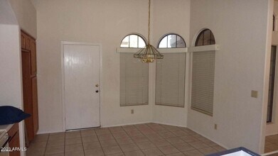 14835 S 26th Way in Phoenix, AZ - Foto de edificio - Building Photo