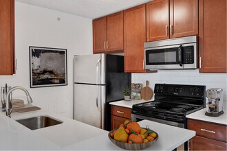 Falls Green in Falls Church, VA - Foto de edificio - Building Photo