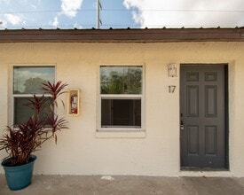 918 S Verona Ave, Unit 11 in Avon Park, FL - Foto de edificio - Building Photo