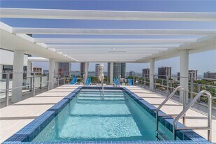 1600 SW 1st Ave in Miami, FL - Building Photo