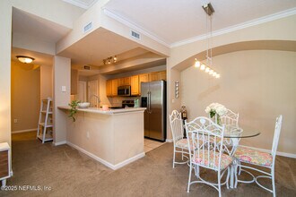 10075 Gate Pkwy in Jacksonville, FL - Building Photo - Building Photo