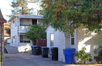 4-plex  (& Sfr) in Sacramento, CA - Building Photo - Building Photo