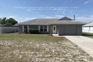 2920 Bedford St in Deltona, FL - Building Photo