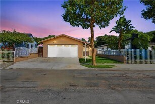 2080 S Cedar St in Santa Ana, CA - Building Photo