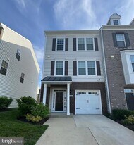 9067 Fox Stream Way in Upper Marlboro, MD - Building Photo