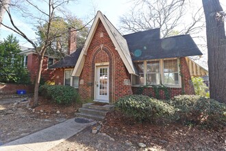 1704 Pinewood Dr in Columbia, SC - Foto de edificio - Building Photo