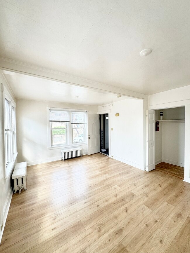 304 Elizabeth Ave, Unit 2 in Pittsburgh, PA - Building Photo - Building Photo