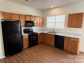 1318 Nadies Ct in Charlotte, NC - Foto de edificio - Building Photo