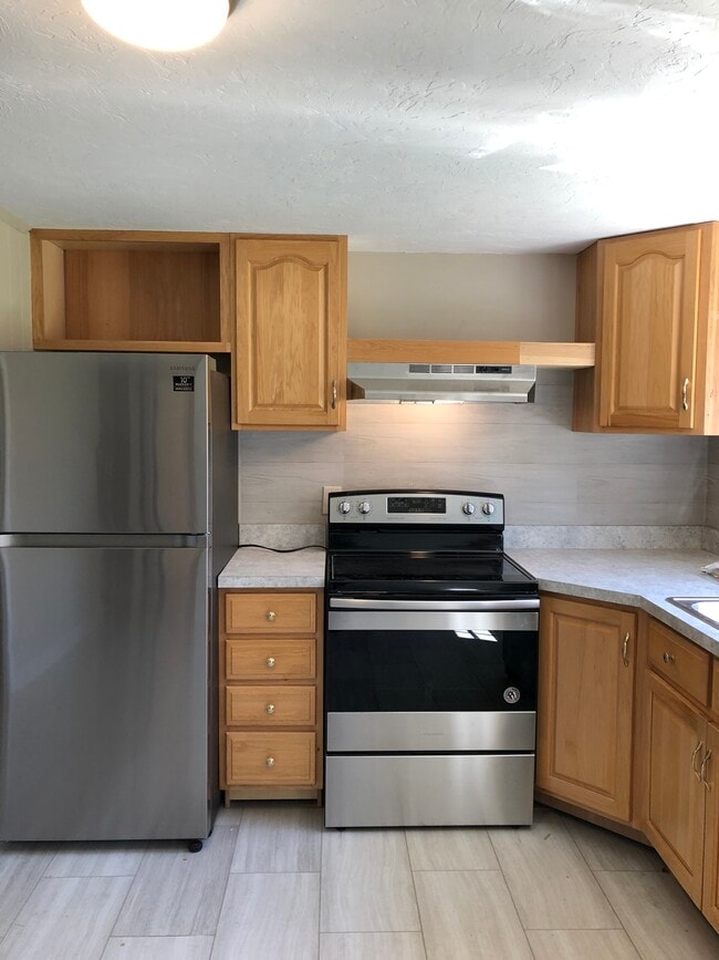 property at 8 Brookings Dr