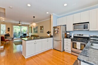 1827 W Oakdale Ave in Chicago, IL - Building Photo - Building Photo