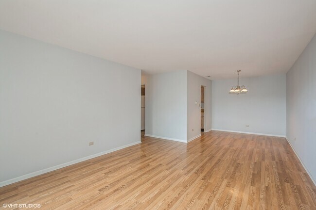 1112 Castilian Ct in Glenview, IL - Building Photo - Building Photo