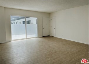 1261 Laurel Ave in West Hollywood, CA - Building Photo - Building Photo