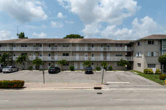 Margate Gardens in Margate, FL - Foto de edificio - Building Photo