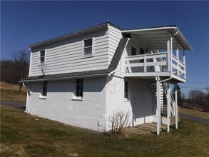 358 Harpers Ferry Rd in Beaver Falls, PA - Building Photo - Building Photo