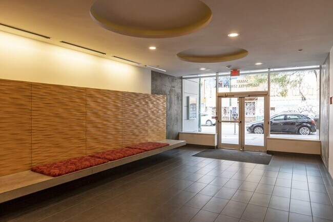 168 Powell St in Vancouver, BC - Building Photo - Building Photo